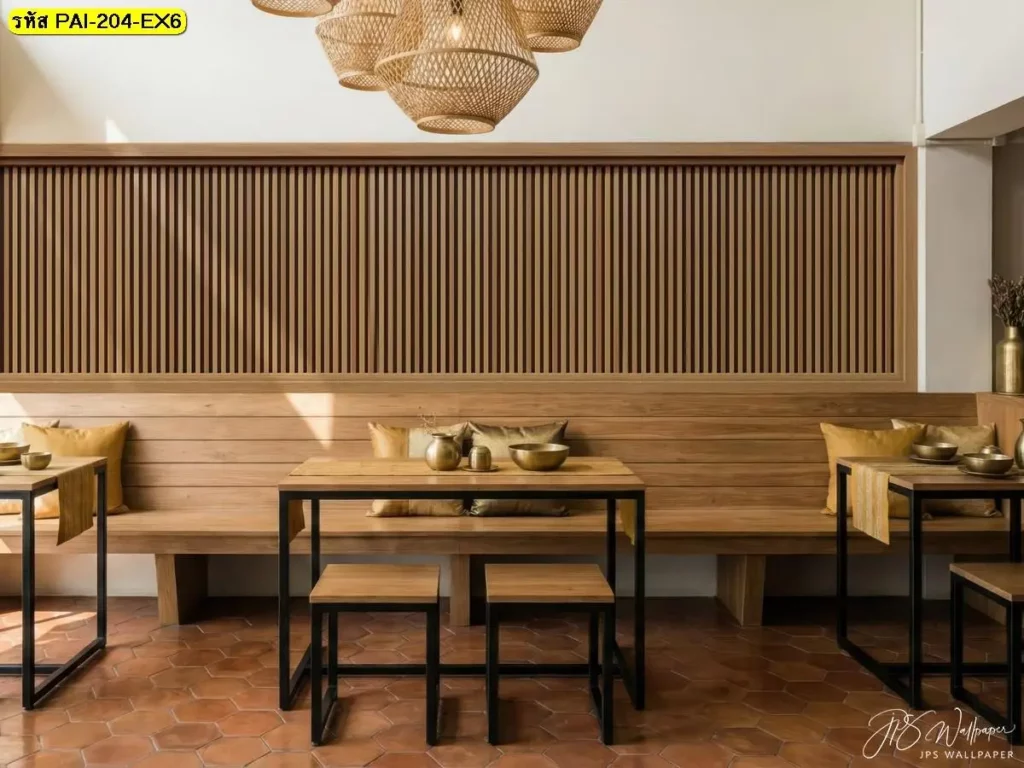 ภาพติดผนังลายไม้กรุผนังที่รับพิมพ์และติดตั้ง ช่วยให้ผนังร้านเป็นฉากหลังที่ดูแพงและไม่แย่งความเด่นจากสินค้า